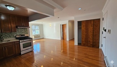 Welcome to this spacious 2-bedroom, 2 full bathroom condominium - photo 10