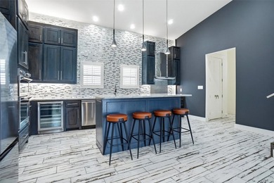 Stunning Modern Home on 2 Acres with Full Guest Quarters & - photo 11