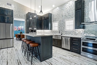 Stunning Modern Home on 2 Acres with Full Guest Quarters & - photo 12