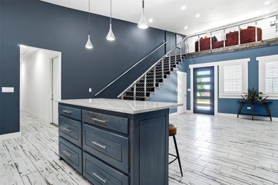 Stunning Modern Home on 2 Acres with Full Guest Quarters & - photo 13