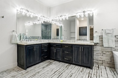 Stunning Modern Home on 2 Acres with Full Guest Quarters & - photo 17