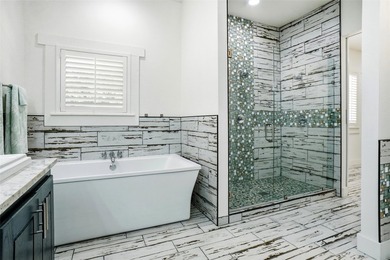 Stunning Modern Home on 2 Acres with Full Guest Quarters & - photo 18
