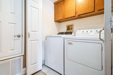 Gorgeous 3 Bedroom, 2.5 Bath Townhouse in South San Jose. Quiet - photo 23