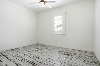 Stunning Modern Home on 2 Acres with Full Guest Quarters & - photo 23