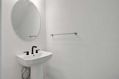 Virtually Staged. Under Construction. Spacious 4-bedroom, 2 - photo 4