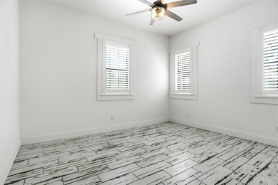 Stunning Modern Home on 2 Acres with Full Guest Quarters & - photo 24