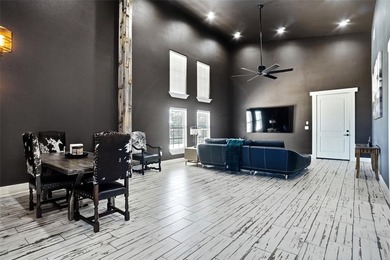 Stunning Modern Home on 2 Acres with Full Guest Quarters & - photo 28