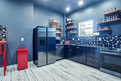 Stunning Modern Home on 2 Acres with Full Guest Quarters & - photo 31