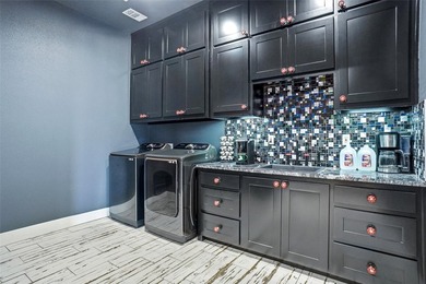 Stunning Modern Home on 2 Acres with Full Guest Quarters & - photo 32