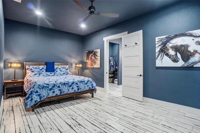 Stunning Modern Home on 2 Acres with Full Guest Quarters & - photo 33