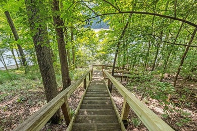 Welcome to a LAKEFRONT home in the desirable Hideaway Hills! - photo 39