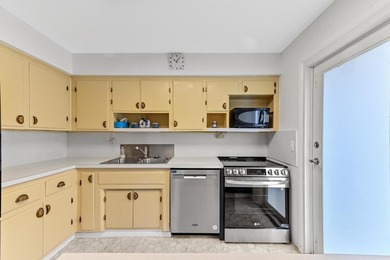 Welcome to this charming 1-story home in Oakland Park, offering - photo 9