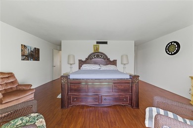 MASSIVE PRICE REDUCTION - MOTIVATED SELLER - TURNKEY TOWNHOME - - photo 6