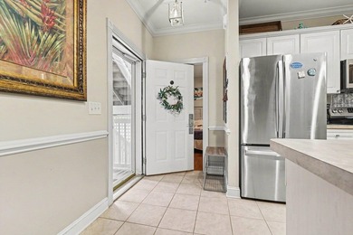 Beautiful three bedroom, two bath, UPDATED END UNIT in the - photo 2