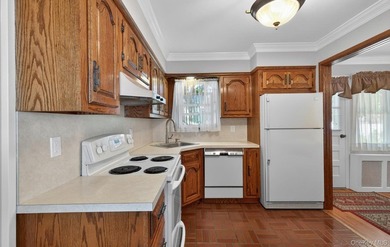 Welcome to this beautifully maintained 4-bedroom, 2-full-bath - photo 7