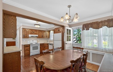 Welcome to this beautifully maintained 4-bedroom, 2-full-bath - photo 10