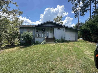 2 or 3 bedroom lake cottage on beautifull lake Jacksonville - Lake Home For Sale in Jacksonville, Texas