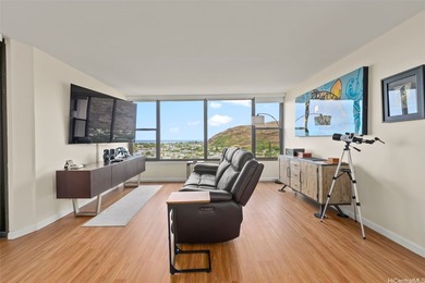 Rarely available and highly sought-after corner unit at Heritage - photo 3