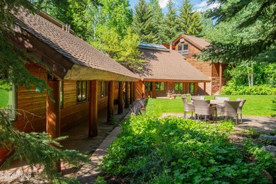 Unusual opportunity to purchase a family compound situated on a - photo 1