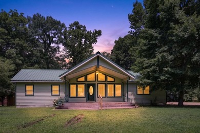 Located on a spacious corner lot, this waterfront 3-bedroom - photo 2
