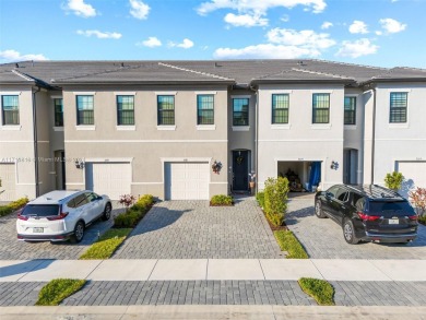 Lake Townhome/Townhouse For Sale in Oakland Park, Florida