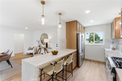 ADU POTENTIAL! Large, open backyard with incredible - photo 10