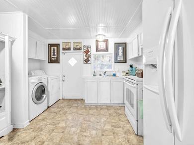 Affordable Navarre opportunity featuring updates, spacious - photo 11