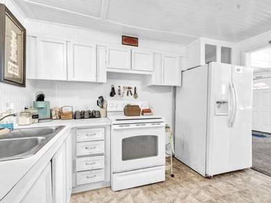 Affordable Navarre opportunity featuring updates, spacious - photo 14