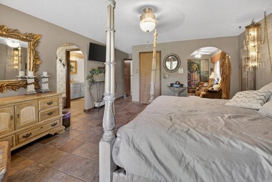 Spacious 5 bedroom, 3 full + 2 half bath home with 4,036 sq ft - photo 6
