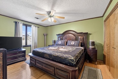 Spacious 5 bedroom, 3 full + 2 half bath home with 4,036 sq ft - photo 8