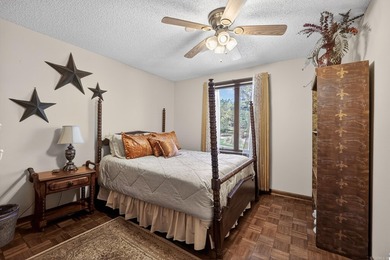 Spacious 5 bedroom, 3 full + 2 half bath home with 4,036 sq ft - photo 9
