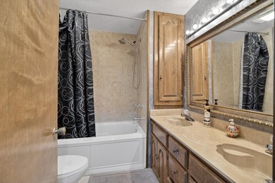 Spacious 5 bedroom, 3 full + 2 half bath home with 4,036 sq ft - photo 10