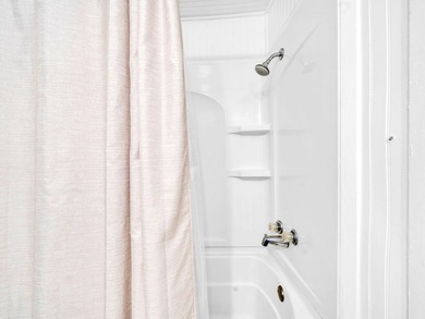 Affordable Navarre opportunity featuring updates, spacious - photo 20