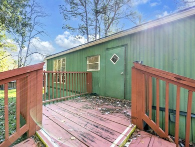 Affordable Navarre opportunity featuring updates, spacious - photo 30