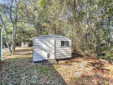 Affordable Navarre opportunity featuring updates, spacious - photo 34