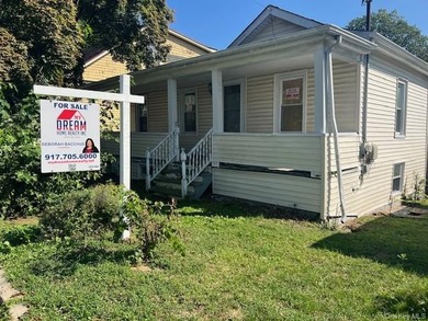 (private lake, pond, coastal) Home Sale Pending in Sea Cliff New York