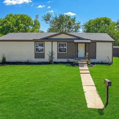 Lake Lewisville Home For Sale in Corinth Texas