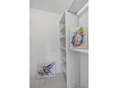 * BLDG is FHA APPROVED. Beautifully renovated 2nd-floor corner - photo 25