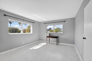 * BLDG is FHA APPROVED. Beautifully renovated 2nd-floor corner - photo 26