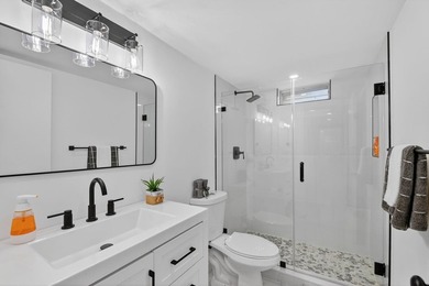 * BLDG is FHA APPROVED. Beautifully renovated 2nd-floor corner - photo 30