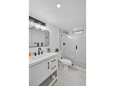 * BLDG is FHA APPROVED. Beautifully renovated 2nd-floor corner - photo 31