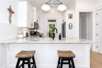 Welcome to easy lake and golf course living in the heart of - photo 12