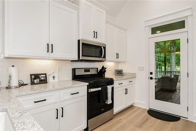 Welcome to easy lake and golf course living in the heart of - photo 16