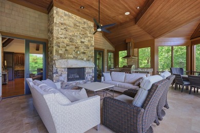 Exquisite Beck Architects designed custom lakefront home in the - photo 19