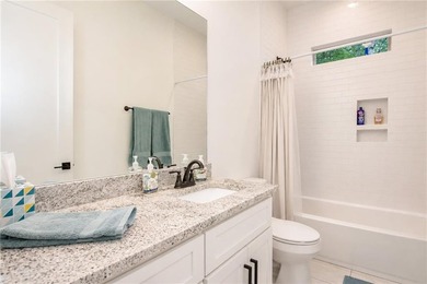 Welcome to easy lake and golf course living in the heart of - photo 27