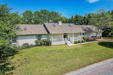 ON DEEP WATER! TWO PRIMARY SUITES! Fully renovated one-level - photo 3