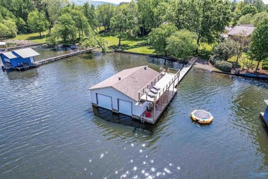 ON DEEP WATER! TWO PRIMARY SUITES! Fully renovated one-level - photo 6
