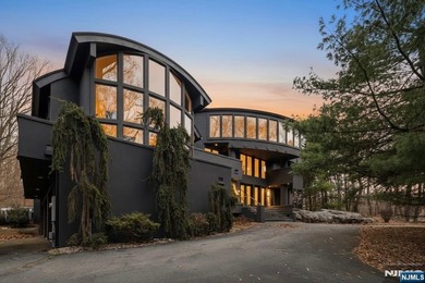 Welcome to this striking, fully-renovated modern masterpiece set - photo 1