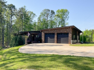 Lake Home For Sale in Fair Play, South Carolina