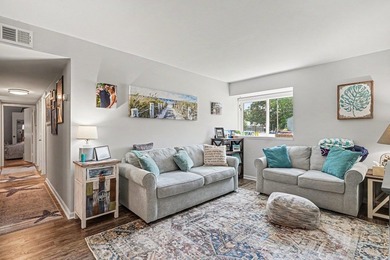 Coastal- chic living meets unbeatable convenience in this - photo 3
